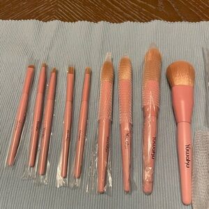 Brand New Yuwaku Brush Set